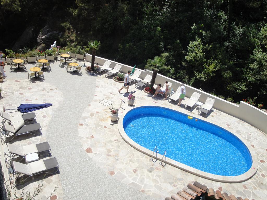 فندق دانيكا Petrovac المظهر الخارجي الصورة